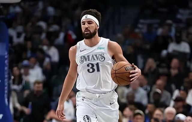 达拉斯独行侠关键时刻单刀错失，志在欧篮联名次提升，管理层满意，年轻球员得到机会的简单介绍