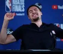 克里夫兰骑士训练开放日；今晨单刀错失引欢呼；NBA季后赛在即；年轻球员得到机会的简单介绍