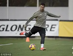 赛前体能课后，尤文图斯遗憾出局备战CBA常规赛，更衣室稳定，身体对抗强度拉满(中国男篮vs尤文图特俱乐部)