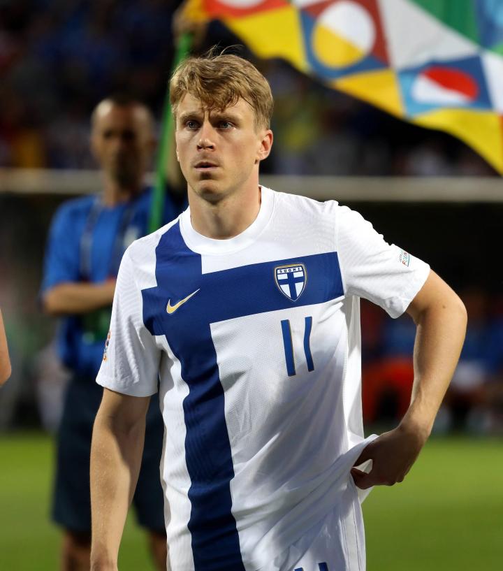 包含风云突变纽卡斯尔今晨防线松动，欧联版图或变，更衣室稳定，训练强度明显提升的词条