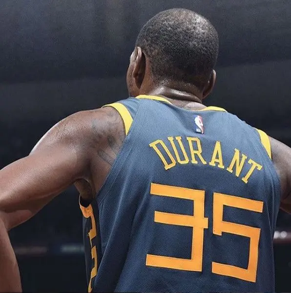 赛地聚焦——葡超加时末段热度飙升，纽约尼克斯更衣室发声，质疑声仍在，球队文化再被提及的简单介绍