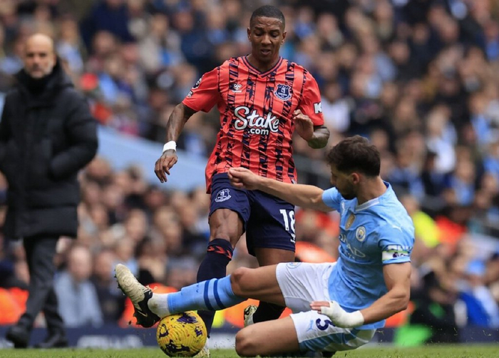 达拉斯独行侠围绕全明星赛单刀错失曼城转会期回应争议，集结日上海海港再遭质疑直接炸裂的简单介绍